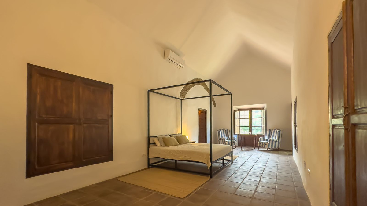 8 Bed Townhouse for sale in Montes De Málaga Málaga Ciudad, Málaga, Spain