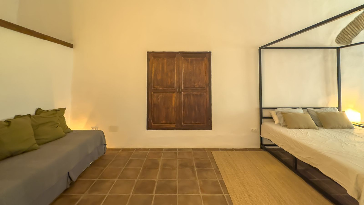 8 Bed Townhouse for sale in Montes De Málaga Málaga Ciudad, Málaga, Spain