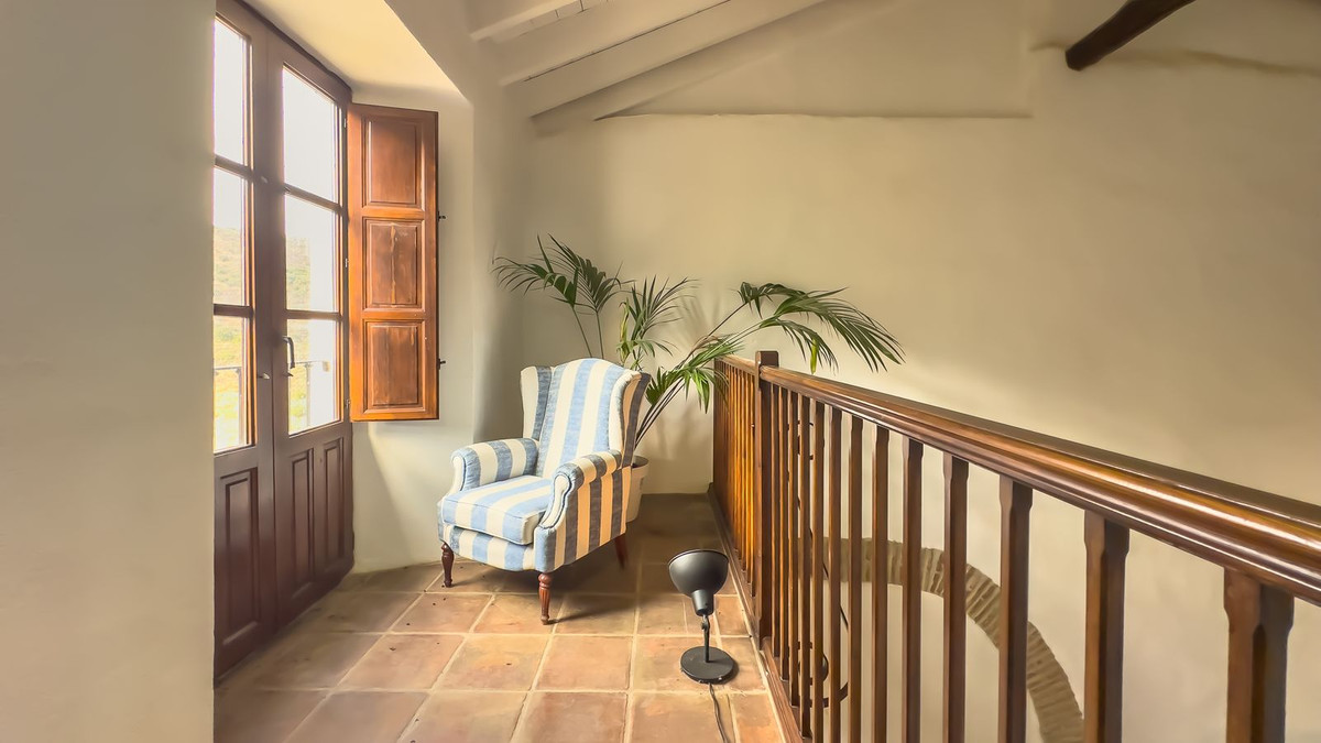 8 Bed Townhouse for sale in Montes De Málaga Málaga Ciudad, Málaga, Spain