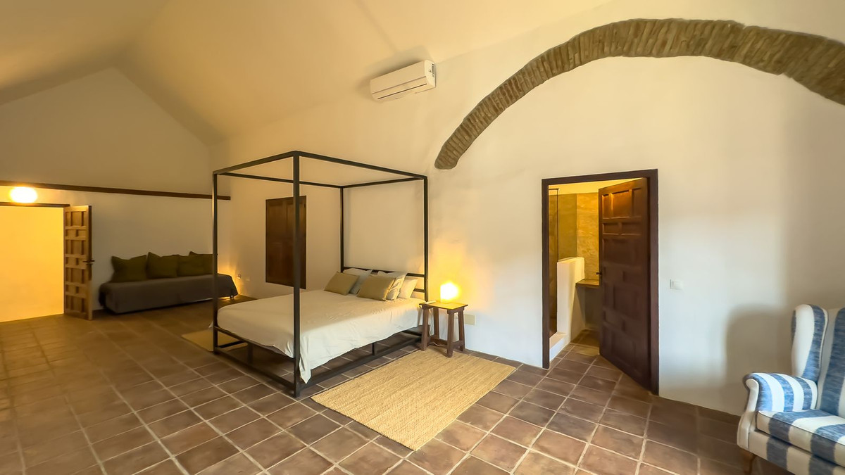8 Bed Townhouse for sale in Montes De Málaga Málaga Ciudad, Málaga, Spain