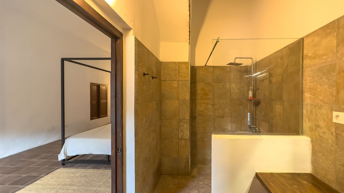 8 Bed Townhouse for sale in Montes De Málaga Málaga Ciudad, Málaga, Spain