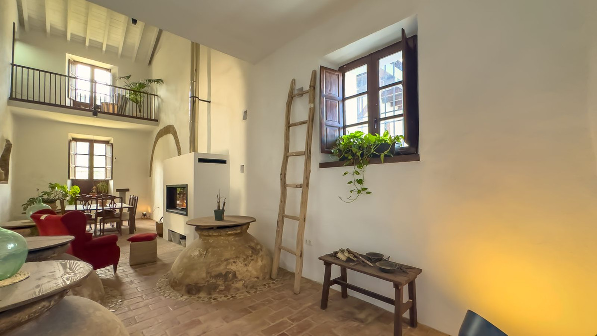 8 Bed Townhouse for sale in Montes De Málaga Málaga Ciudad, Málaga, Spain