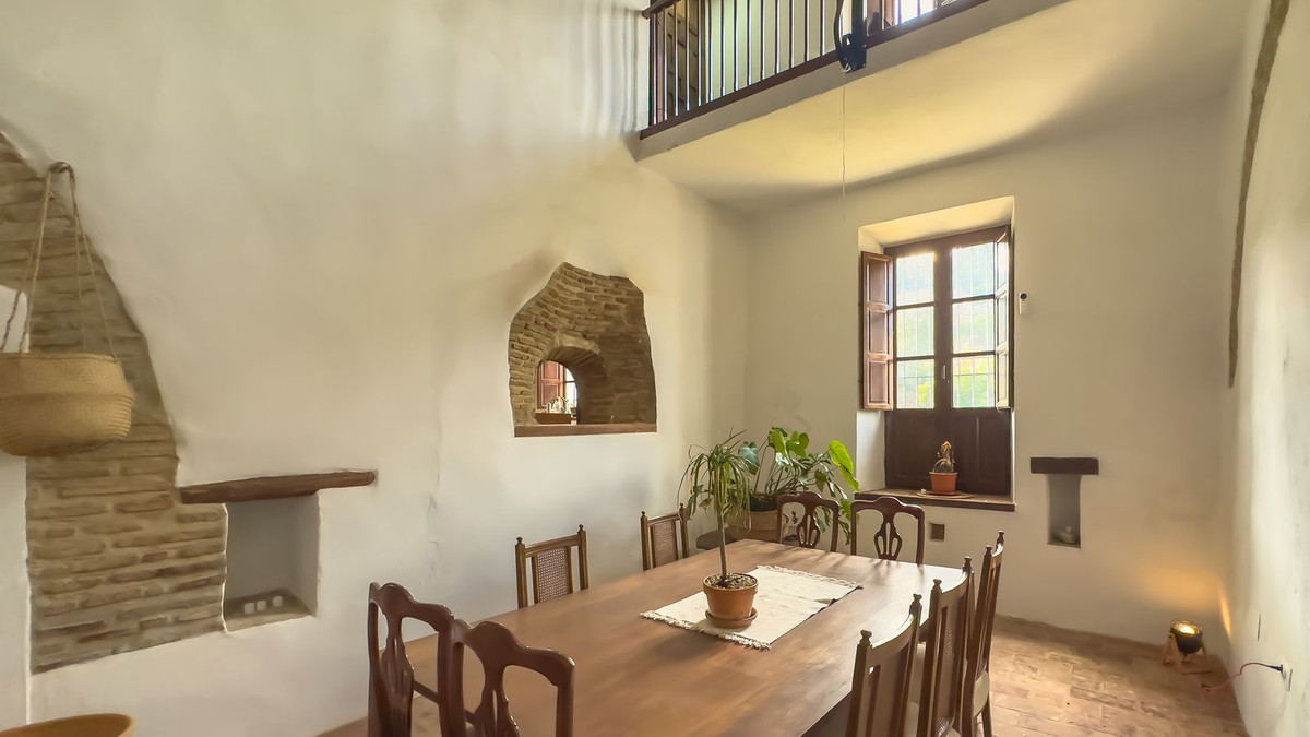 8 Bed Townhouse for sale in Montes De Málaga Málaga Ciudad, Málaga, Spain