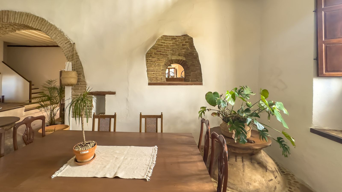8 Bed Townhouse for sale in Montes De Málaga Málaga Ciudad, Málaga, Spain