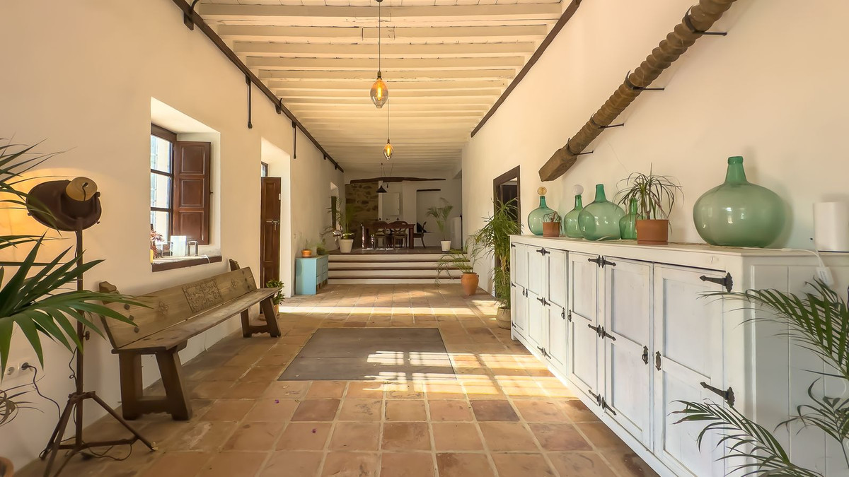 8 Bed Townhouse for sale in Montes De Málaga Málaga Ciudad, Málaga, Spain