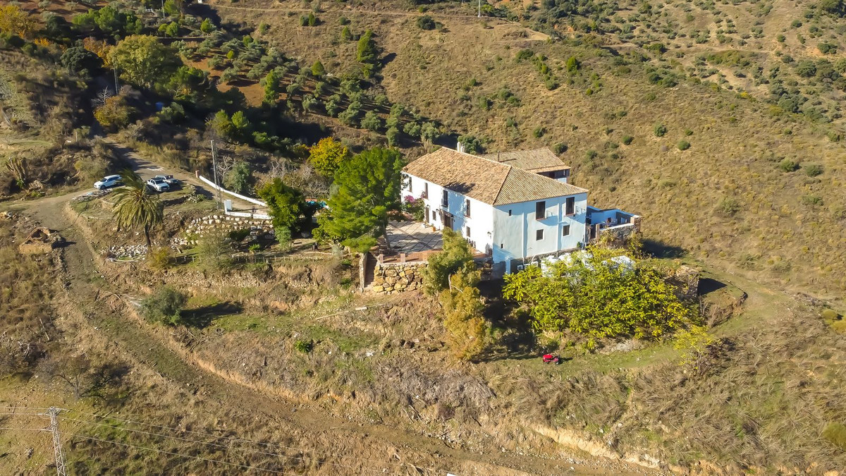 8 Bed Townhouse for sale in Montes De Málaga Málaga Ciudad, Málaga, Spain