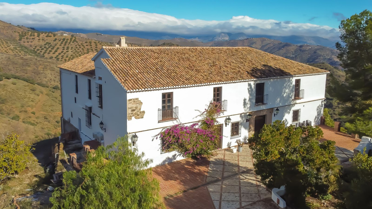 8 Bed Townhouse for sale in Montes De Málaga Málaga Ciudad, Málaga, Spain