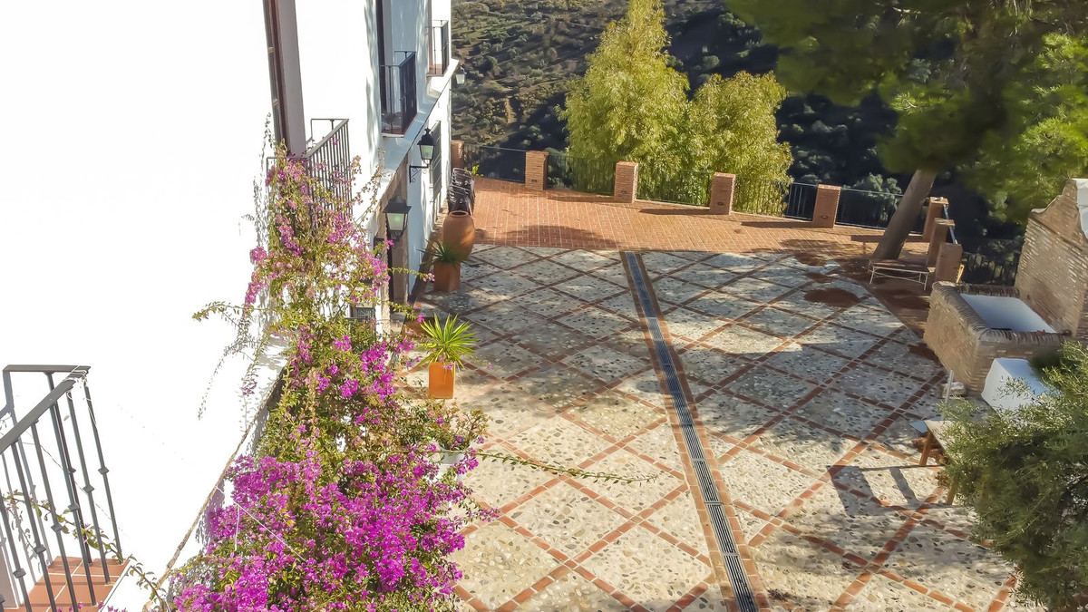 8 Bed Townhouse for sale in Montes De Málaga Málaga Ciudad, Málaga, Spain