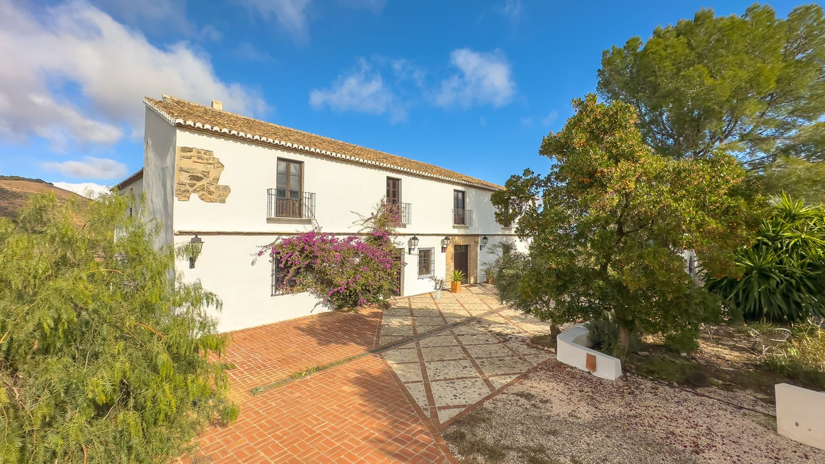 8 Bed Townhouse for sale in Montes De Málaga Málaga Ciudad, Málaga, Spain
