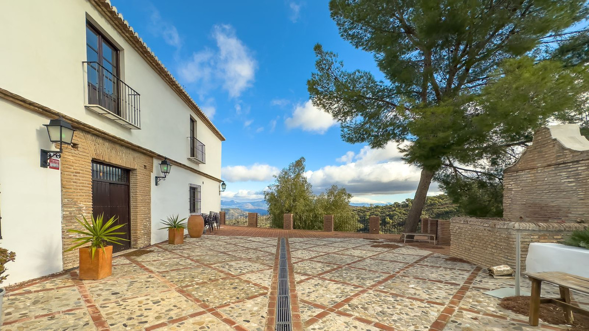 8 Bed Townhouse for sale in Montes De Málaga Málaga Ciudad, Málaga, Spain