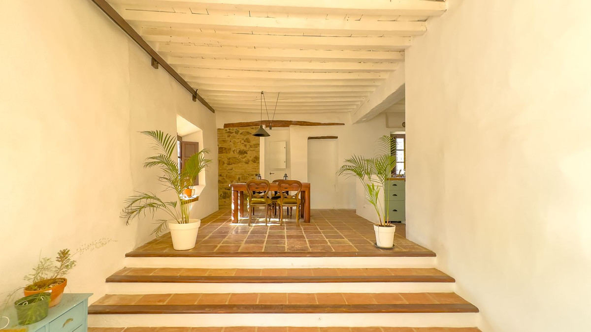 8 Bed Townhouse for sale in Montes De Málaga Málaga Ciudad, Málaga, Spain