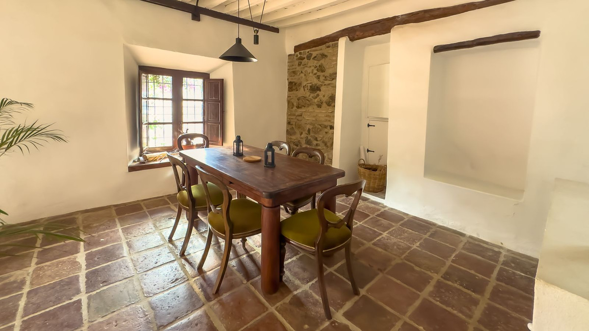 8 Bed Townhouse for sale in Montes De Málaga Málaga Ciudad, Málaga, Spain