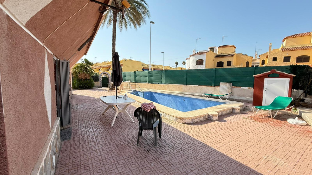 Se vende Villa - Chalet de 3 dormitorios en Costa Blanca, Alicante, España