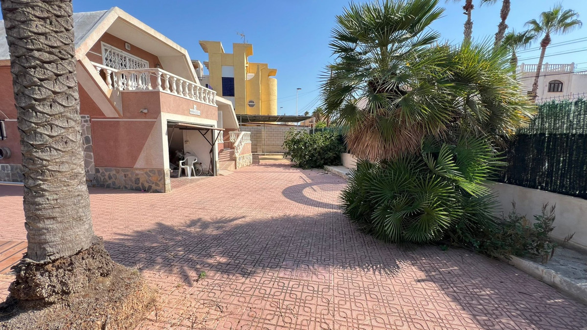 Se vende Villa - Chalet de 3 dormitorios en Costa Blanca, Alicante, España