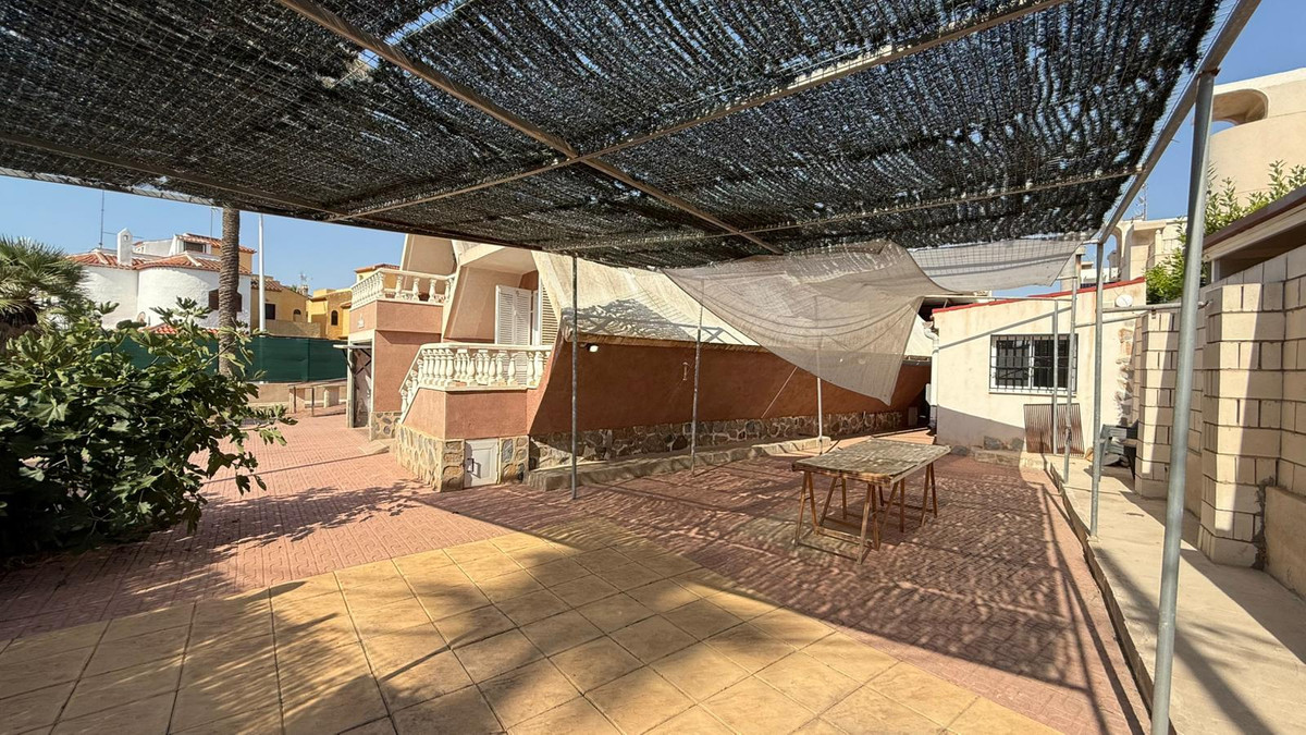 Se vende Villa - Chalet de 3 dormitorios en Costa Blanca, Alicante, España