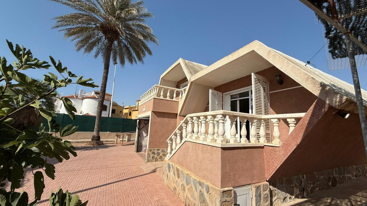 Se vende Villa - Chalet de 3 dormitorios en Costa Blanca, Alicante, España