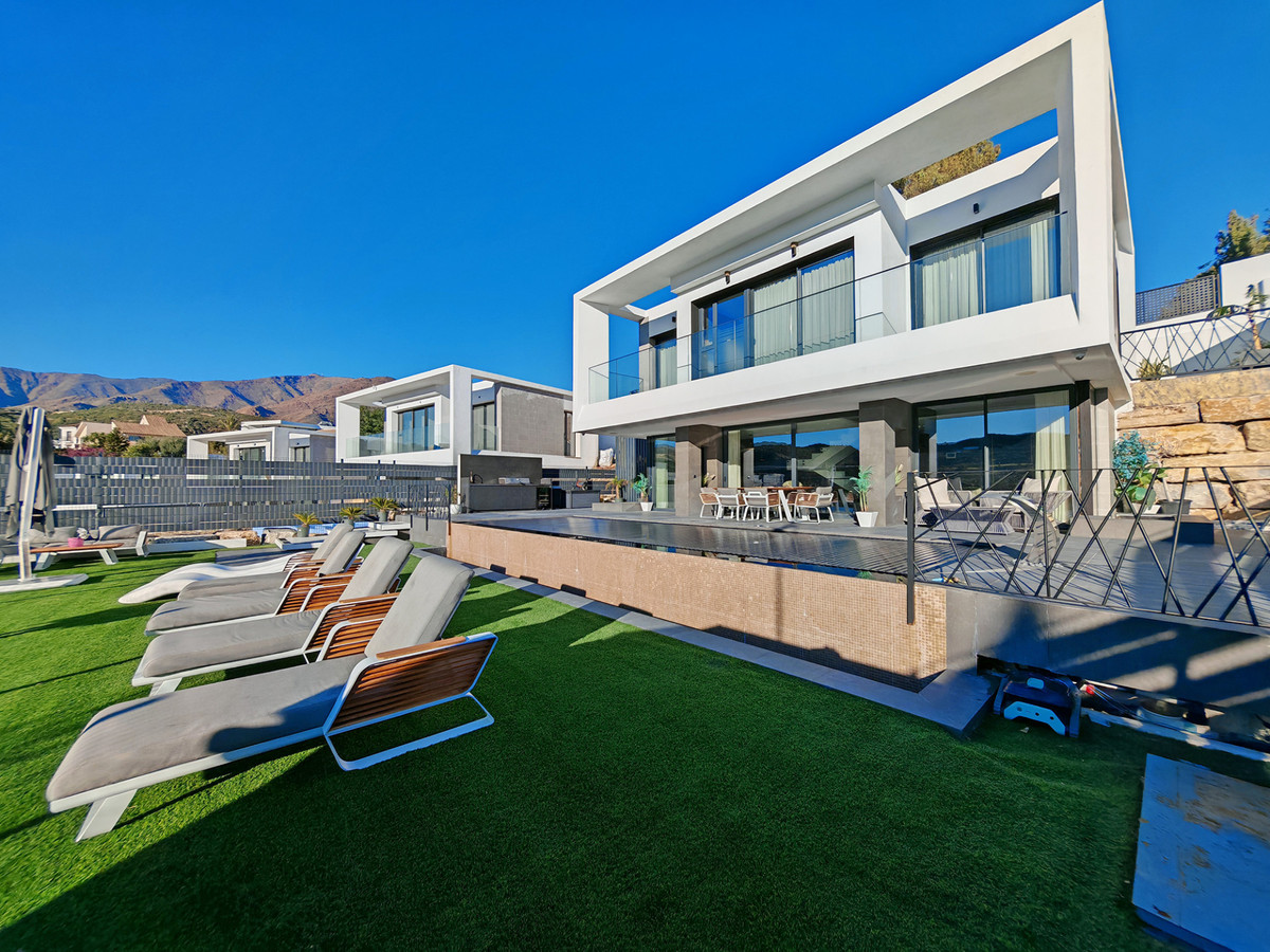 4 Bed Townhouse for sale in Valle Romano Costa Del Sol, Málaga, Spain