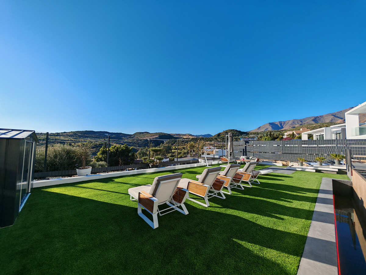 4 Bed Townhouse for sale in Valle Romano Costa Del Sol, Málaga, Spain