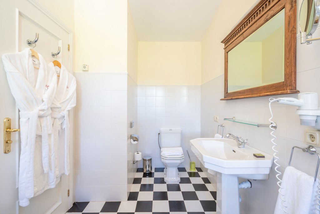 8 Bed Townhouse for sale in Ronda Costa Del Sol, Málaga, Spain