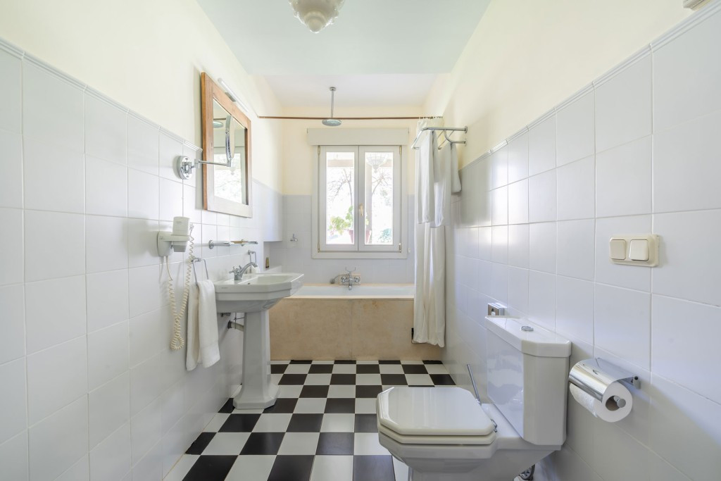 8 Bed Townhouse for sale in Ronda Costa Del Sol, Málaga, Spain