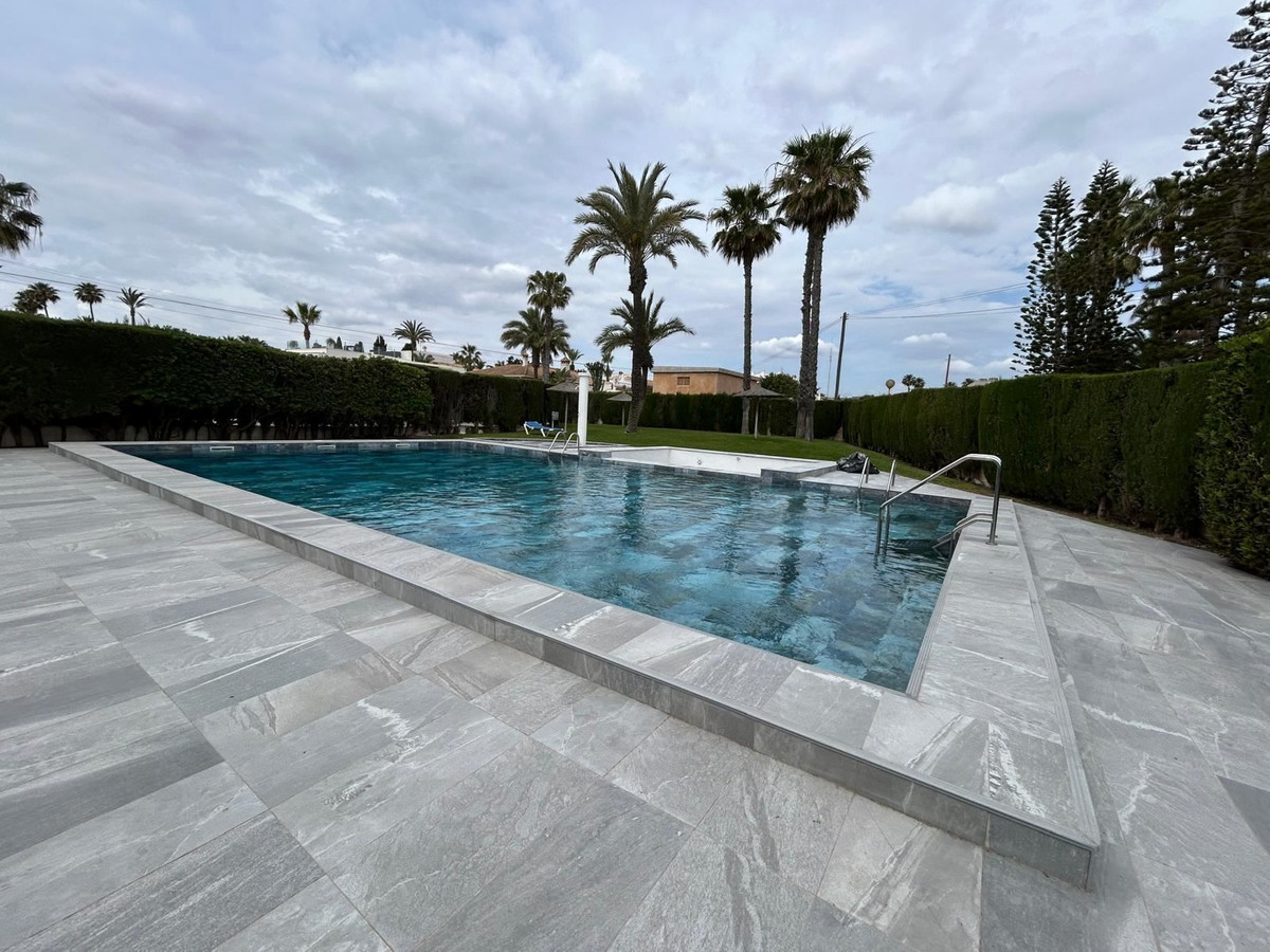 Se vende Apartamento Planta Media de 3 dormitorios en Costa Blanca, Alicante, España
