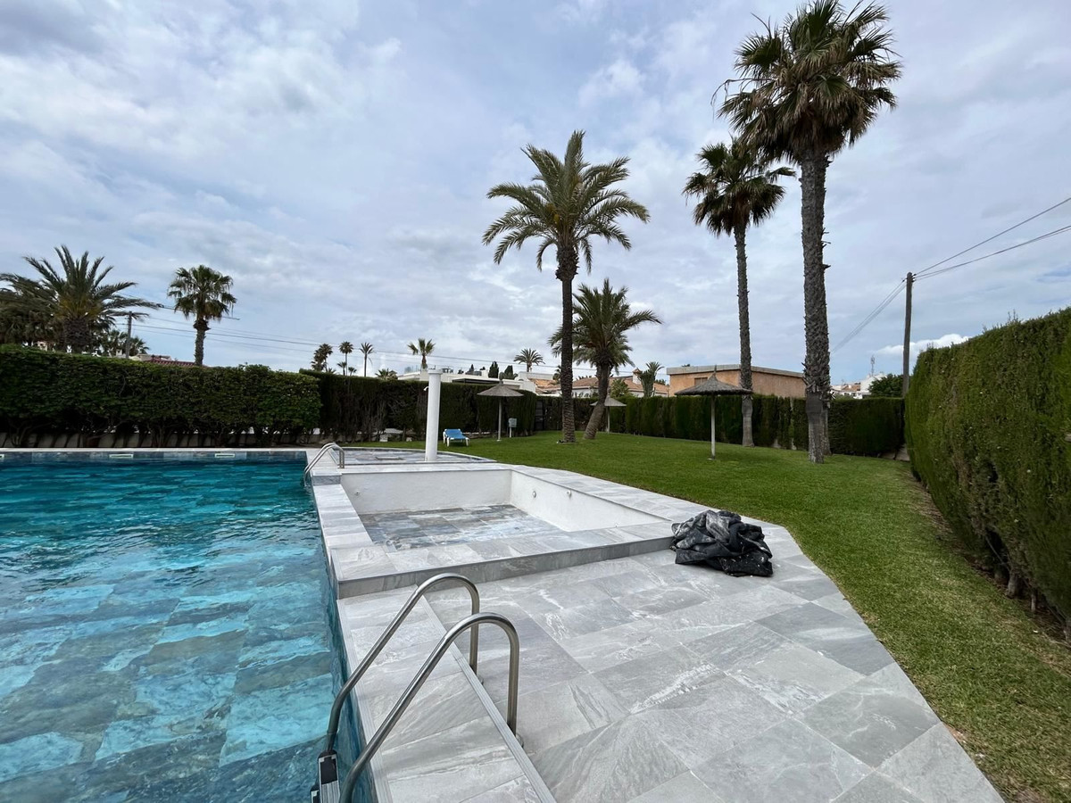 Se vende Apartamento Planta Media de 3 dormitorios en Costa Blanca, Alicante, España