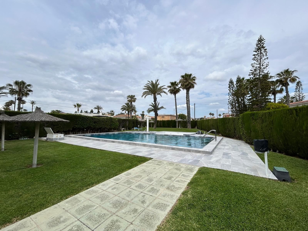 Se vende Apartamento Planta Media de 3 dormitorios en Costa Blanca, Alicante, España