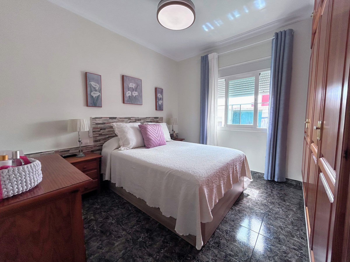 3 Bed Apartment for sale in Estepona Costa Del Sol, Málaga, Spain