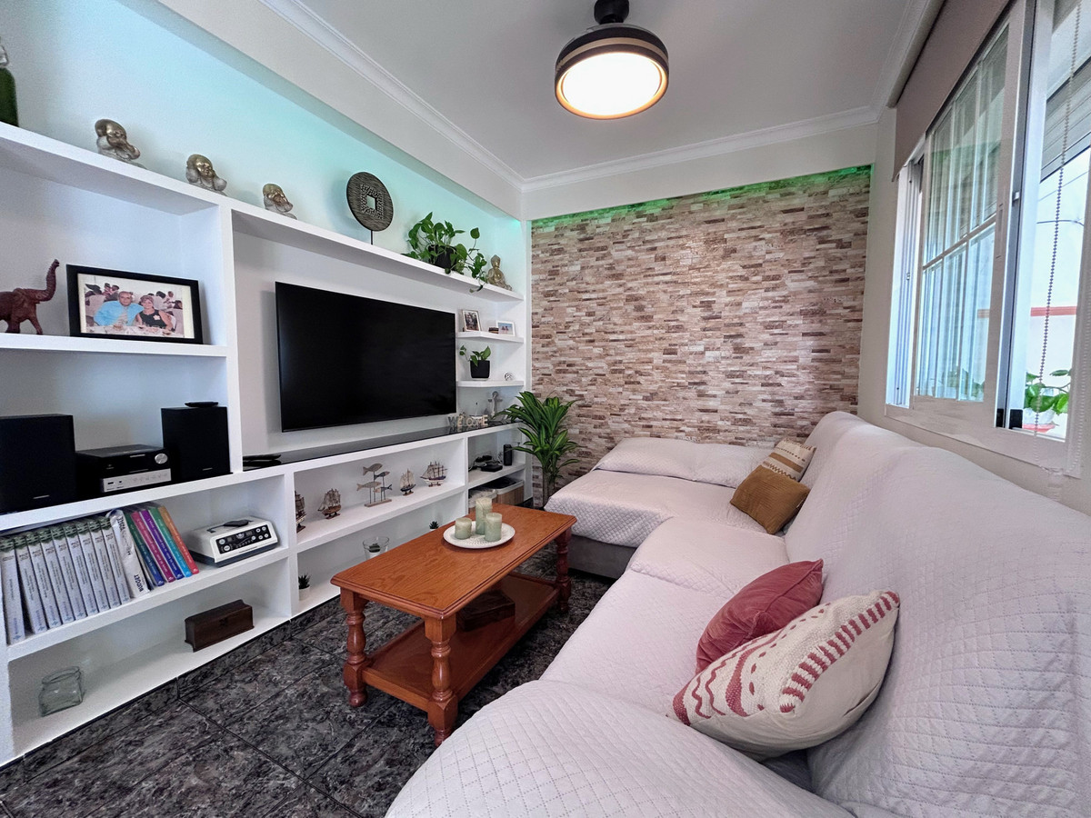 3 Bed Apartment for sale in Estepona Costa Del Sol, Málaga, Spain