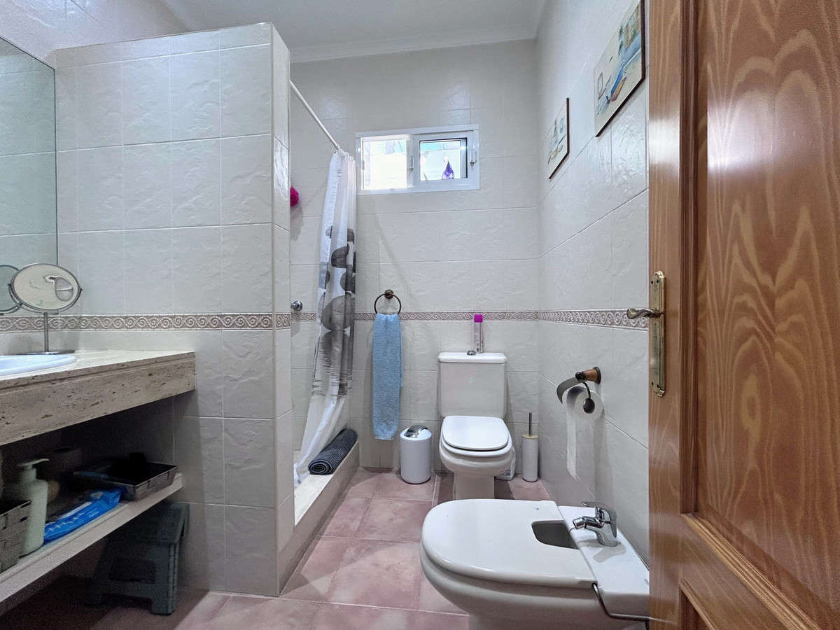 3 Bed Apartment for sale in Estepona Costa Del Sol, Málaga, Spain