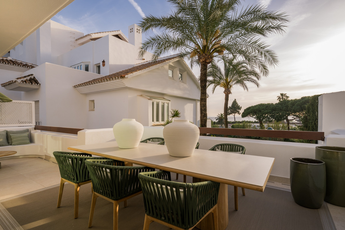 3 Bed Apartment for sale in Marbella Costa Del Sol, Málaga, Spain
