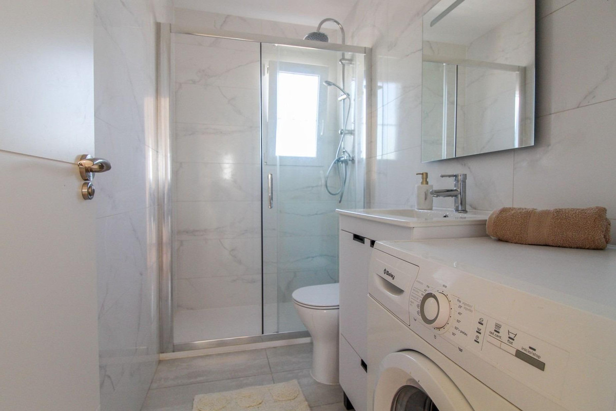 Se vende Apartamento Planta Media de 2 dormitorios en Costa Blanca, Alicante, España