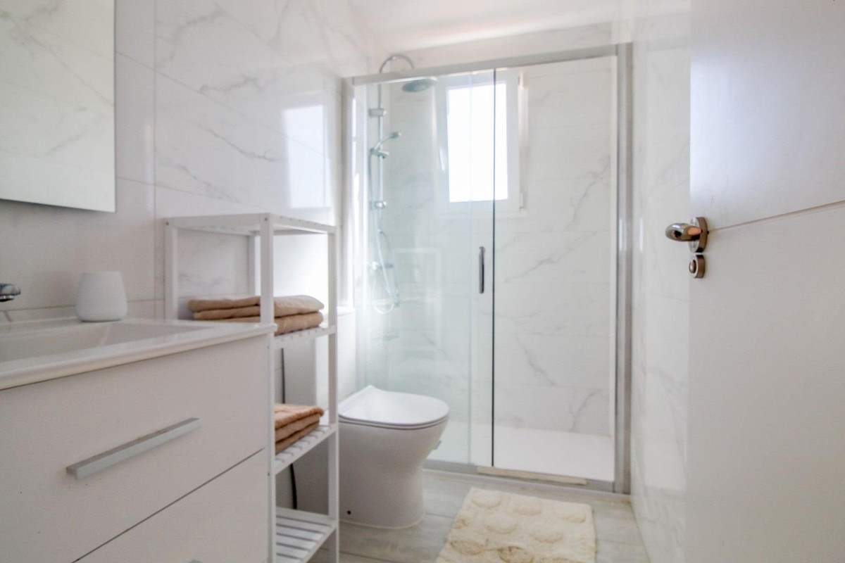 Se vende Apartamento Planta Media de 2 dormitorios en Costa Blanca, Alicante, España