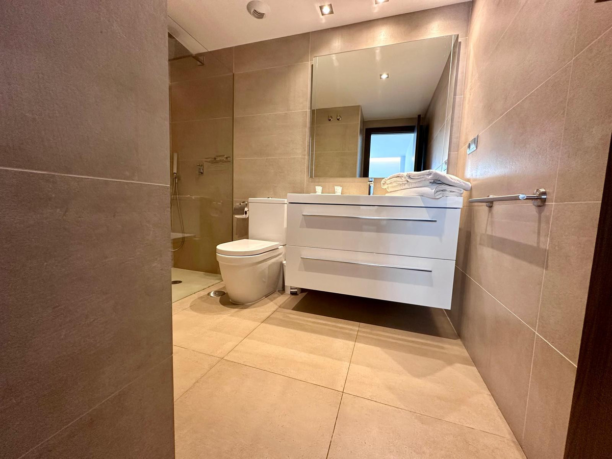 3 Bed Apartment for sale in San Pedro De Alcántara Costa Del Sol, Málaga, Spain