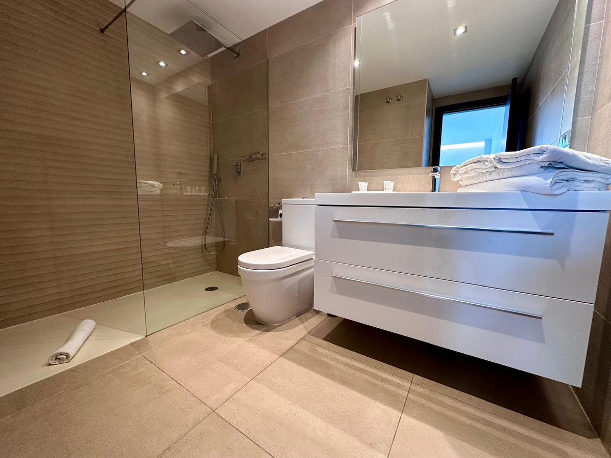 3 Bed Apartment for sale in San Pedro De Alcántara Costa Del Sol, Málaga, Spain