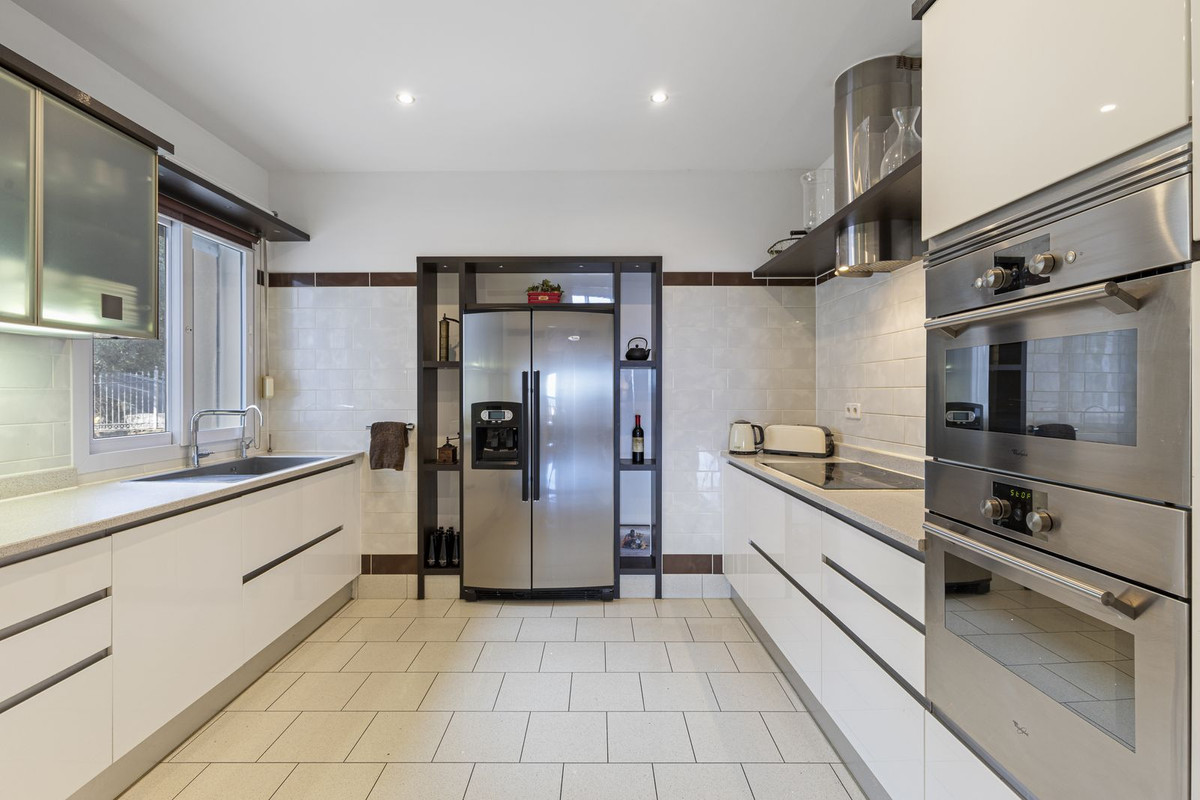 3 Bed Apartment for sale in Los Arqueros Costa Del Sol, Málaga, Spain