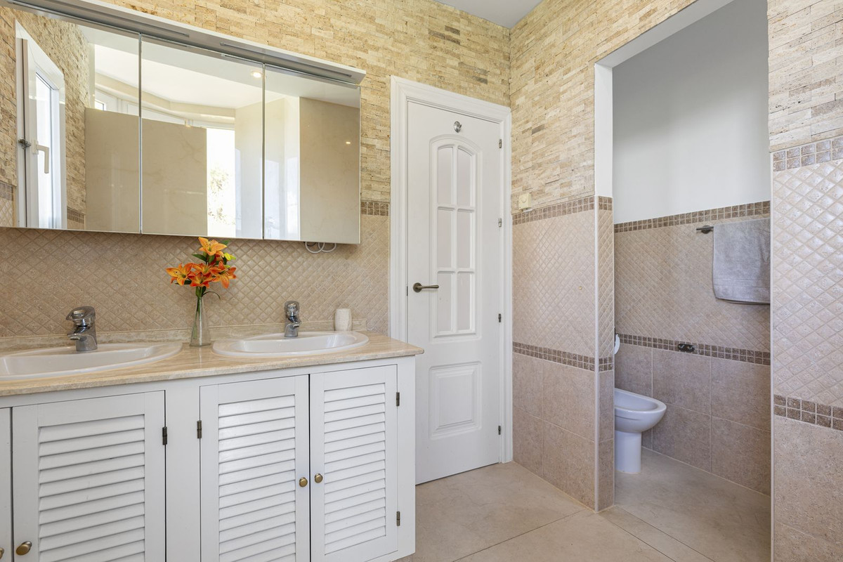 3 Bed Apartment for sale in Los Arqueros Costa Del Sol, Málaga, Spain