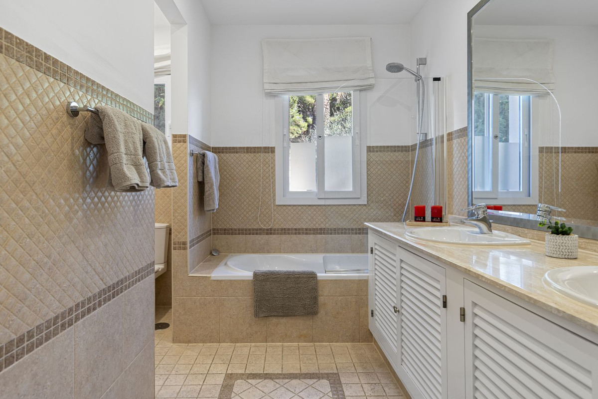 3 Bed Apartment for sale in Los Arqueros Costa Del Sol, Málaga, Spain