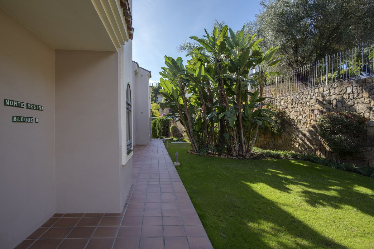 3 Bed Apartment for sale in Los Arqueros Costa Del Sol, Málaga, Spain
