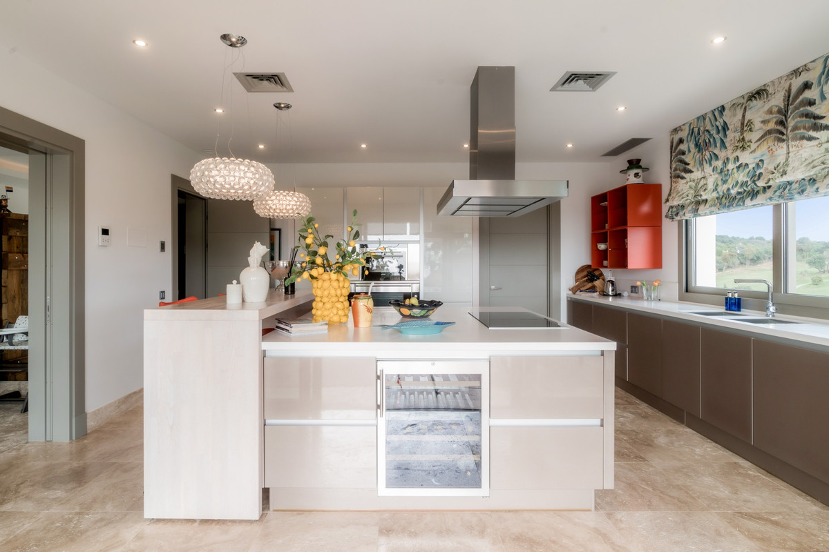 Se vende Villa - Chalet de 5 dormitorios en Costa Del Sol, Málaga, España