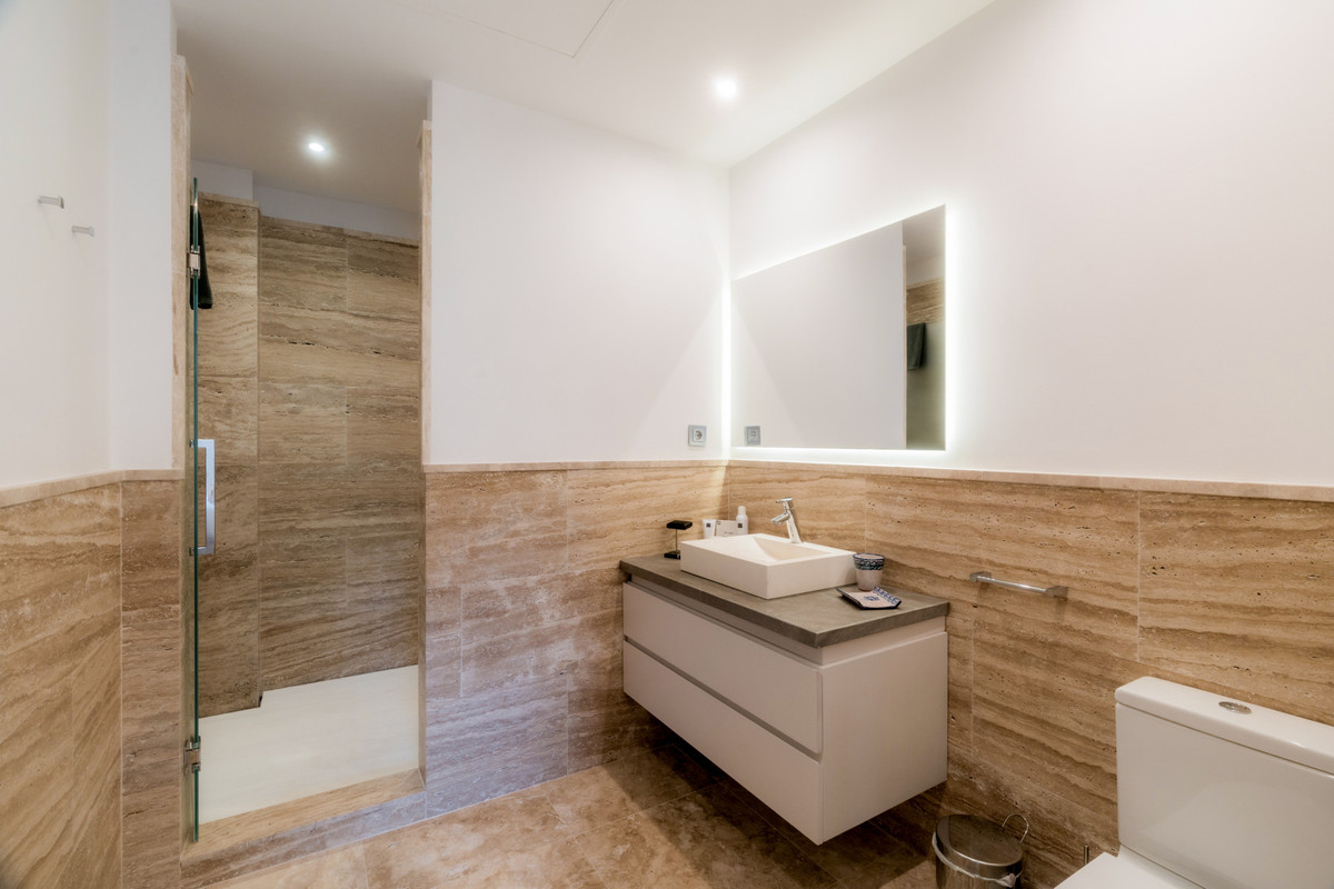 Se vende Villa - Chalet de 5 dormitorios en Costa Del Sol, Málaga, España