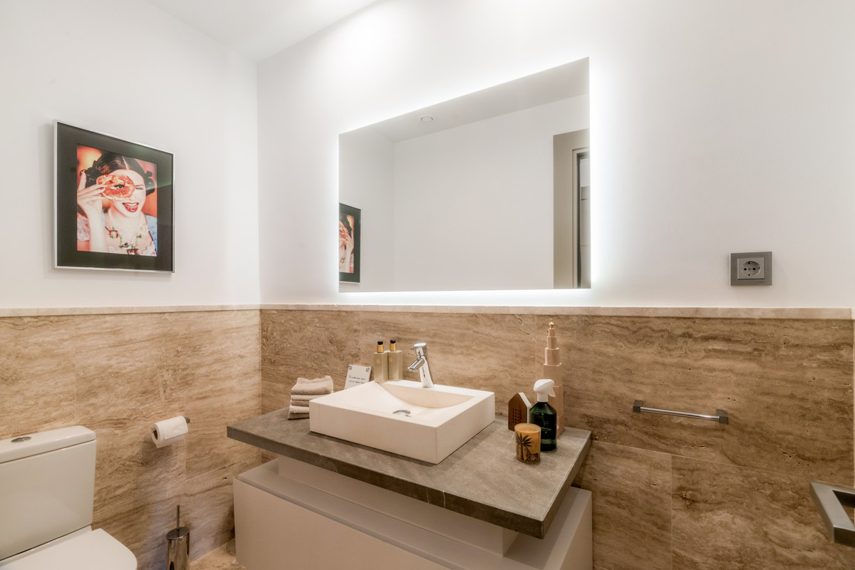 Se vende Villa - Chalet de 5 dormitorios en Costa Del Sol, Málaga, España