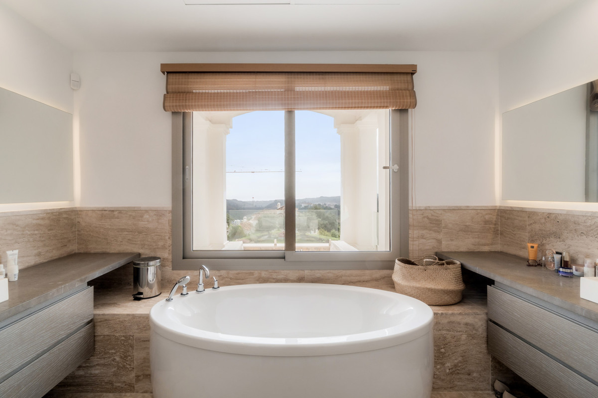 Se vende Villa - Chalet de 5 dormitorios en Costa Del Sol, Málaga, España