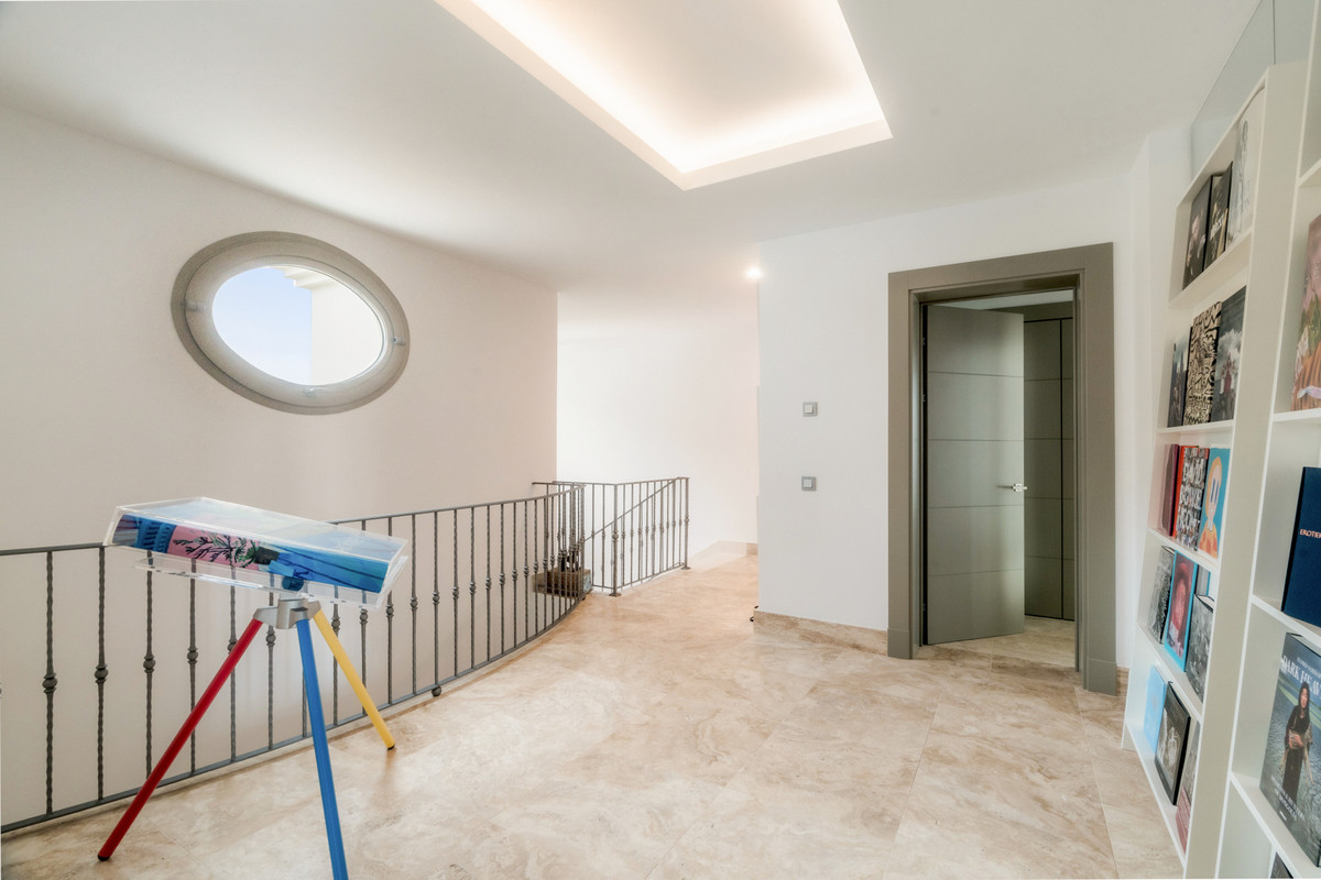 Se vende Villa - Chalet de 5 dormitorios en Costa Del Sol, Málaga, España