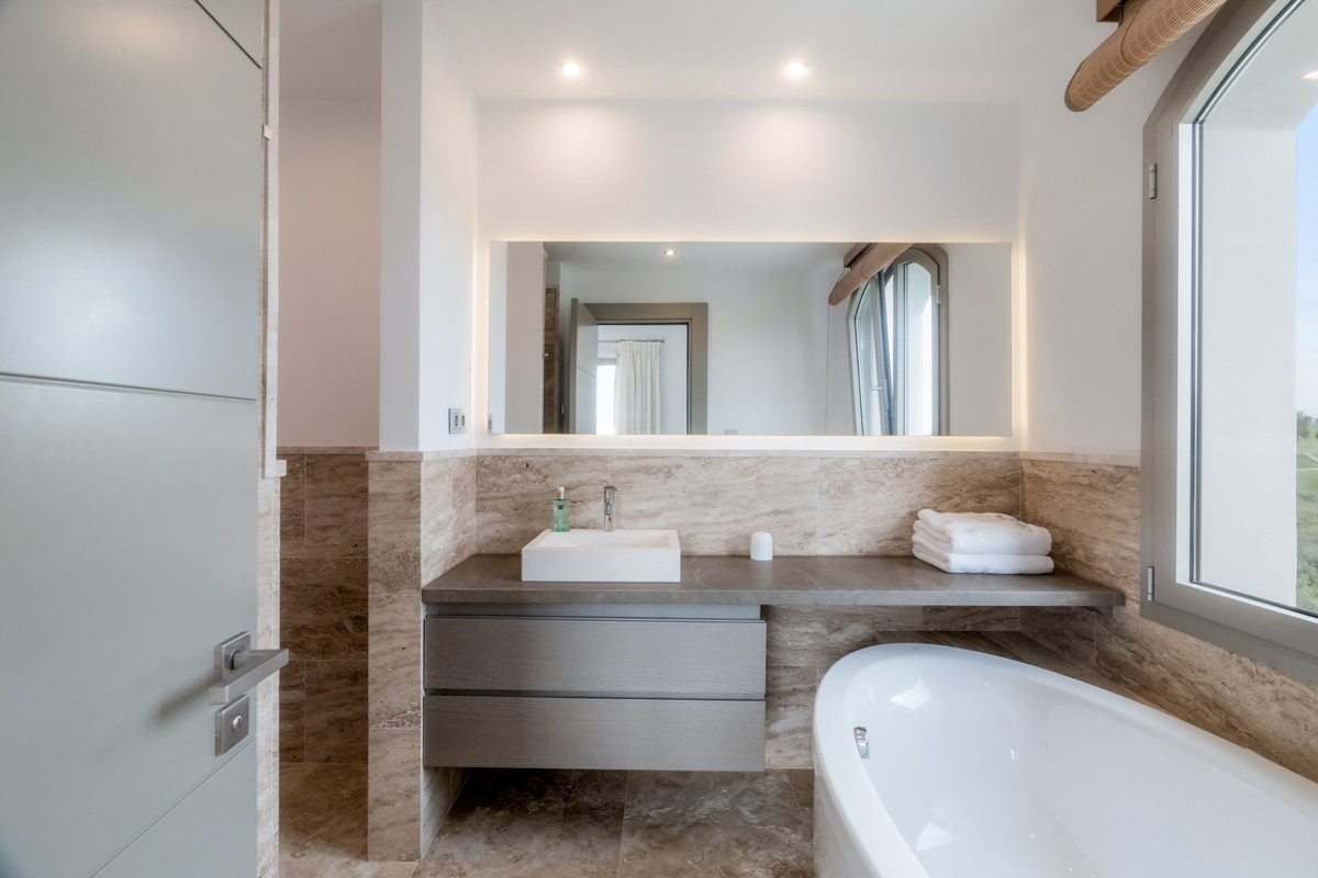 Se vende Villa - Chalet de 5 dormitorios en Costa Del Sol, Málaga, España