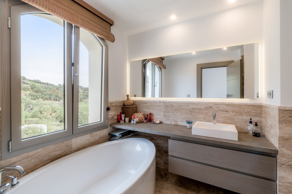 Se vende Villa - Chalet de 5 dormitorios en Costa Del Sol, Málaga, España