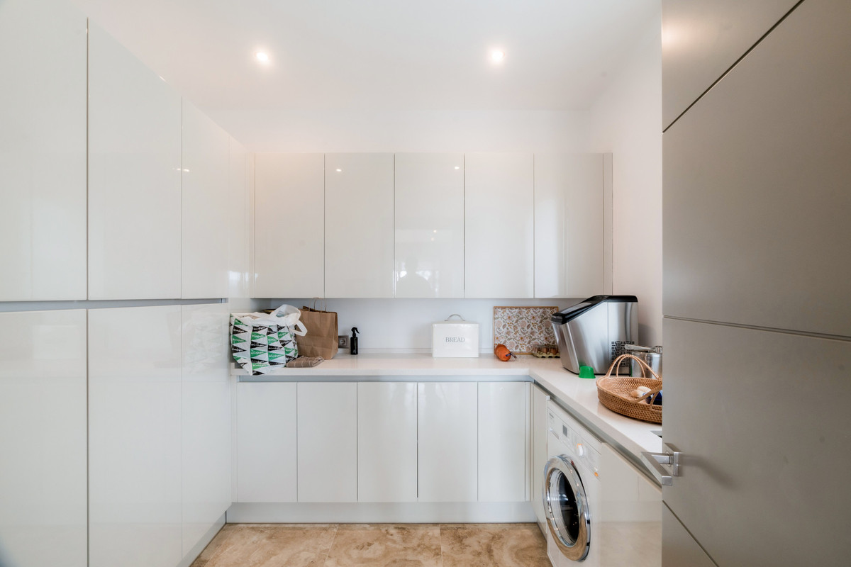 Se vende Villa - Chalet de 5 dormitorios en Costa Del Sol, Málaga, España