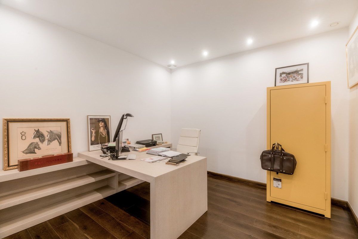 Se vende Villa - Chalet de 5 dormitorios en Costa Del Sol, Málaga, España