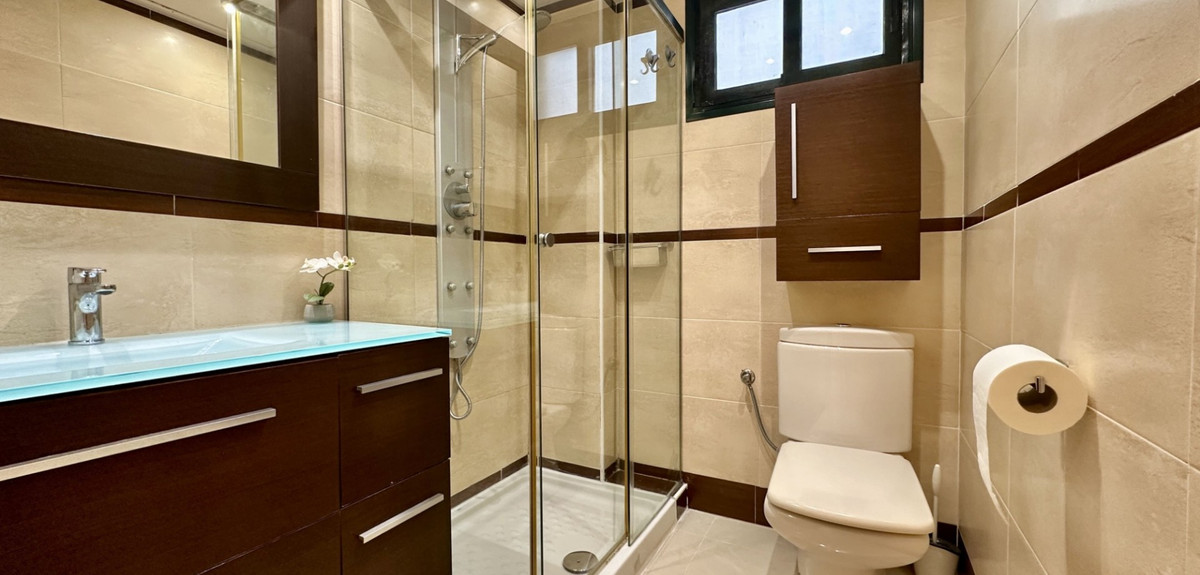 Se vende Apartamento Planta Media de 2 dormitorios en Costa Blanca, Alicante, España