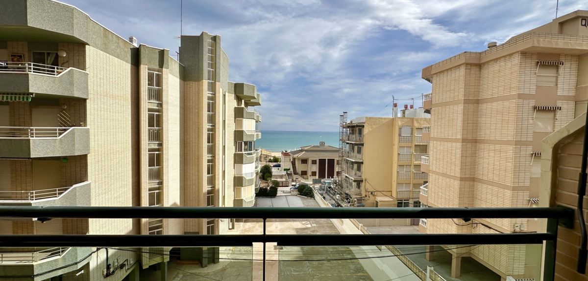 Se vende Apartamento Planta Media de 2 dormitorios en Costa Blanca, Alicante, España